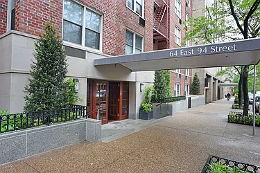 64 East 94th Street in Carnegie Hill
