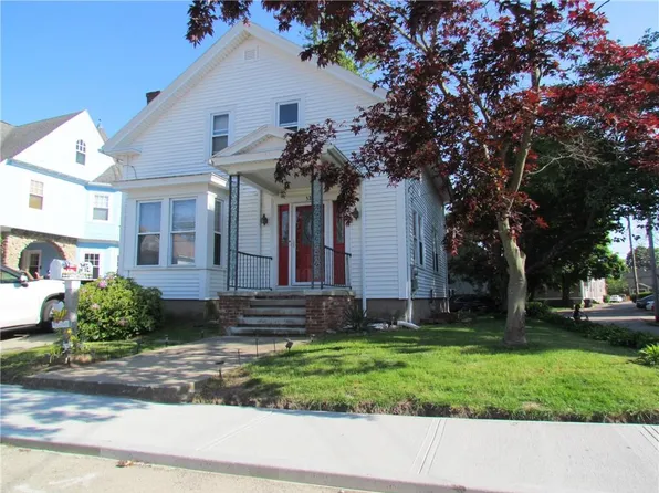 32 Gardner Ave, West Warwick, RI 02893