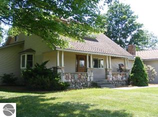 9658 E 48th Rd, Cadillac, MI 49601