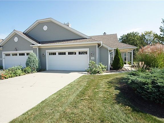 3rd image of 578 Hyannis Port Cir