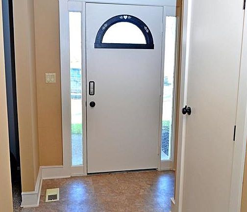 4th image of 704 Saint Dunstan Ct