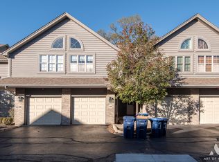 410 Clarendon Ct, Clarendon Hills, IL 60514