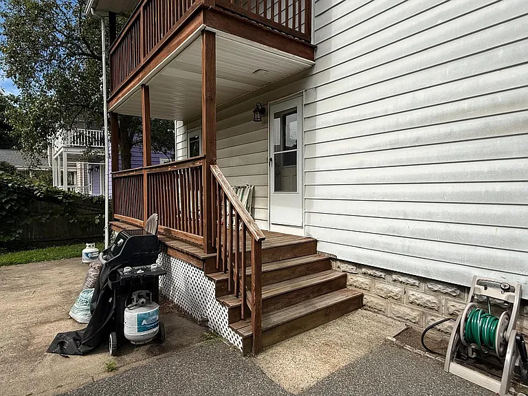 211 Beech St — Photo 23