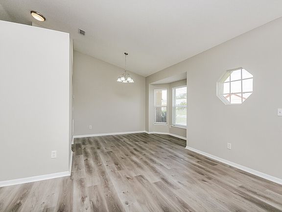 4th image of 871 Massy Ct