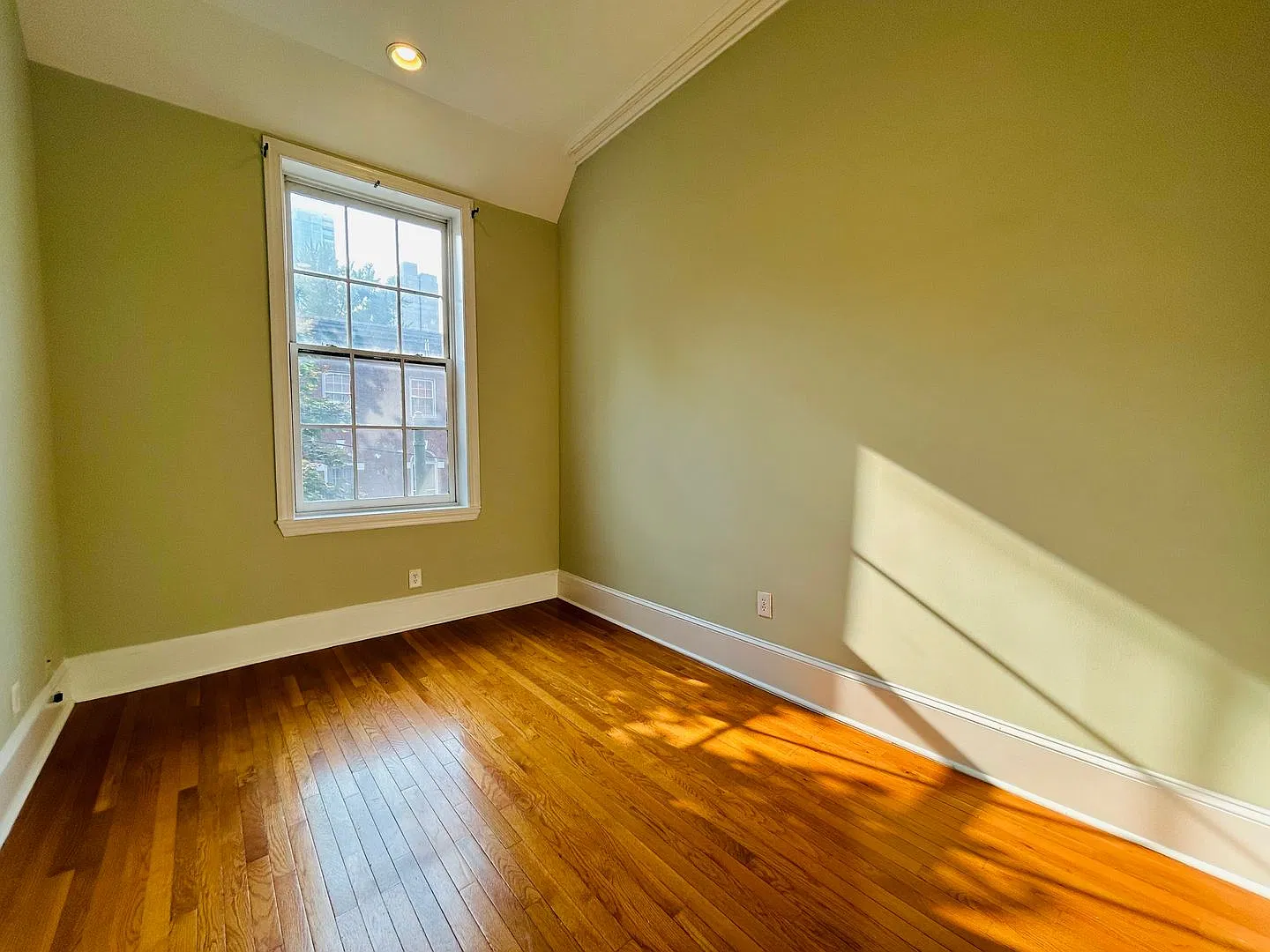 Great 3 Bedroom Unit! Available 10/5 — Photo 3
