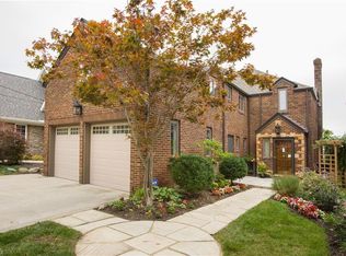1044 Kenneth Dr, Lakewood, OH