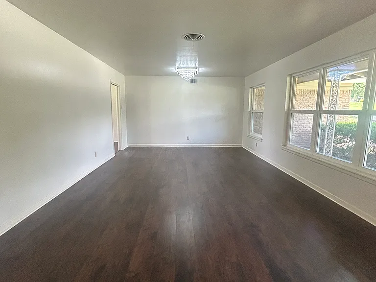 110 Northaven Dr — Photo 5