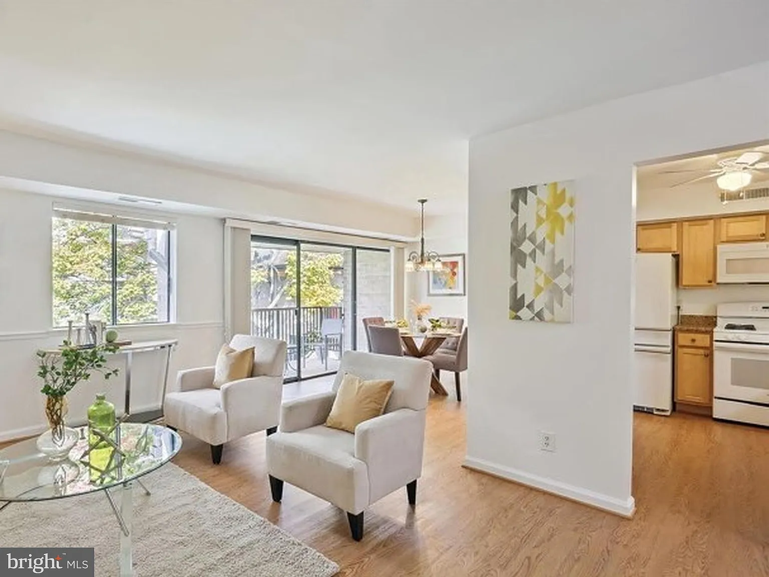 1 bed, 1.0 bath, 821 sqft, $1,900 — Photo 4