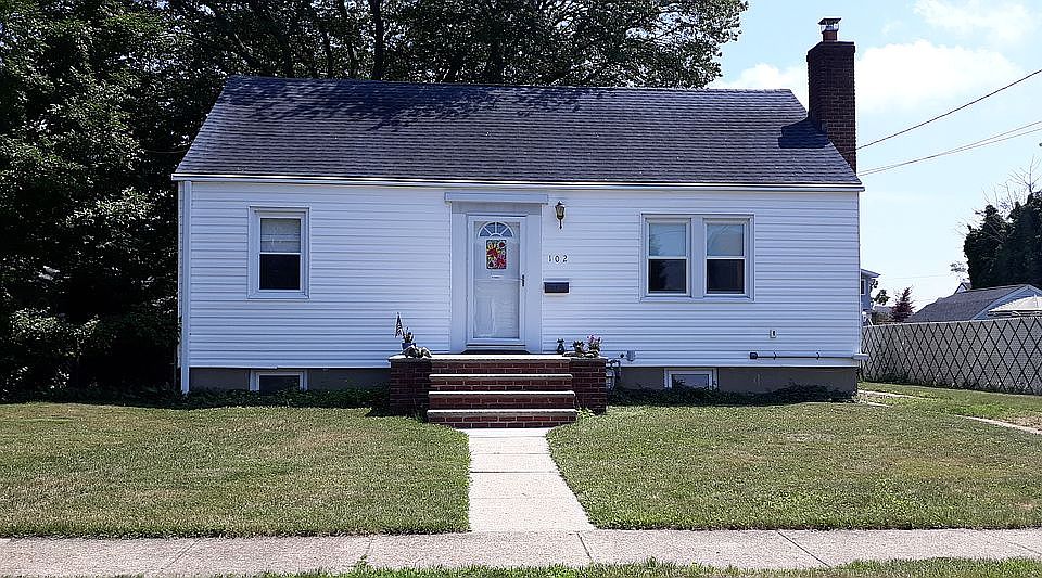 1st image of 102 Sullivan Ave