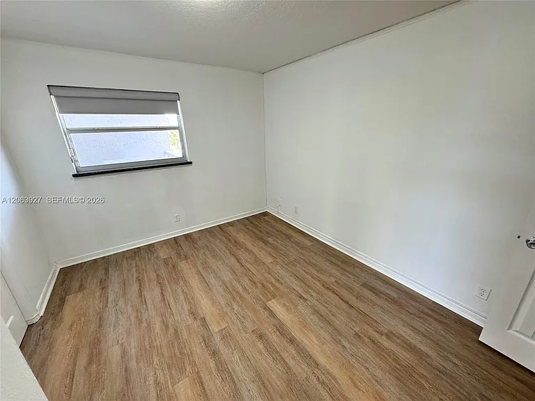 1400 NE 57th St #308 — Photo 7