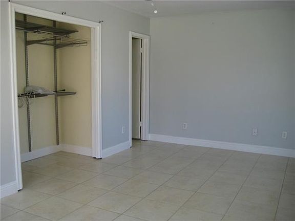 4th image of 5722 Goodwin Ave