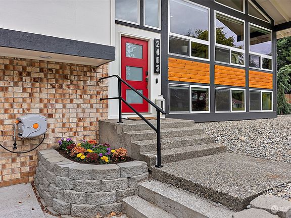 3rd image of 2403 36th Avenue SE