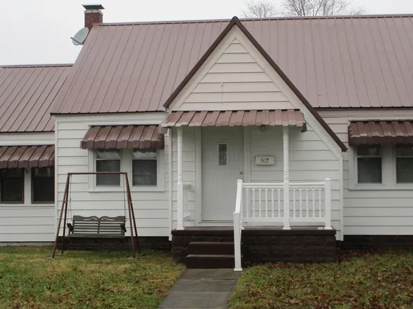 427 Fair Ave, Flora, IL 62839