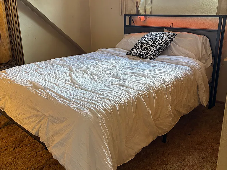 Full size bed