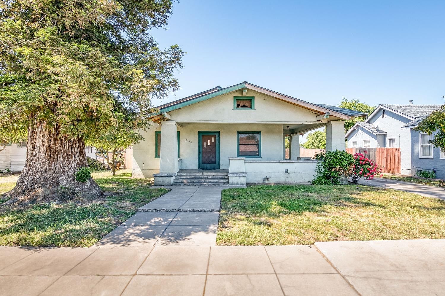 206 N L St, Madera, CA 93637 Zillow