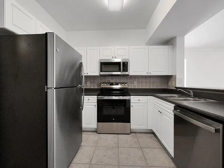 557 SE Prescott Pl — Photo 3