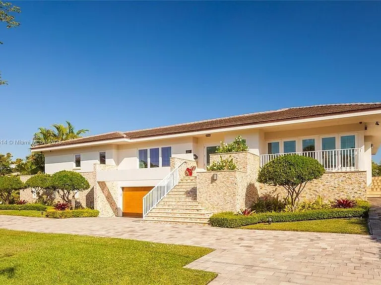 6831 Sunrise Ct — Photo 4