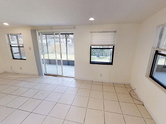 4th image of 1580 Parkway Dr