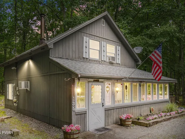 135 Forest View Dr, Hawley, PA 18428