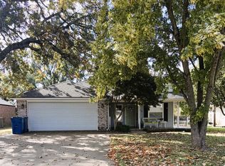 32 Shoreline Dr, Malakoff, TX 75148