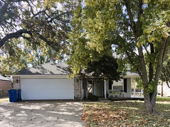 32 Shoreline Dr, Malakoff, TX 75148