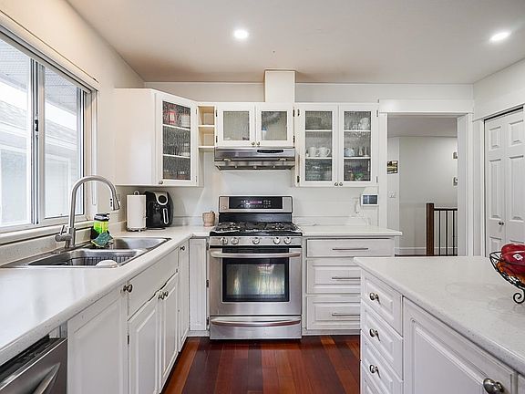 5th image of 11698 206a St