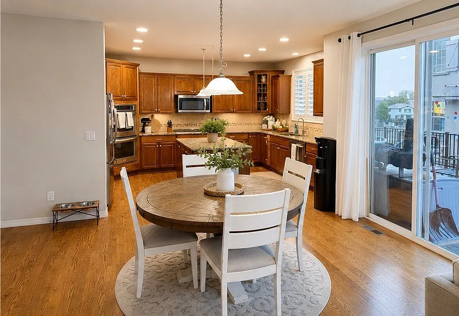 5 bed, 3347 sqft, $3,900 — Photo 3
