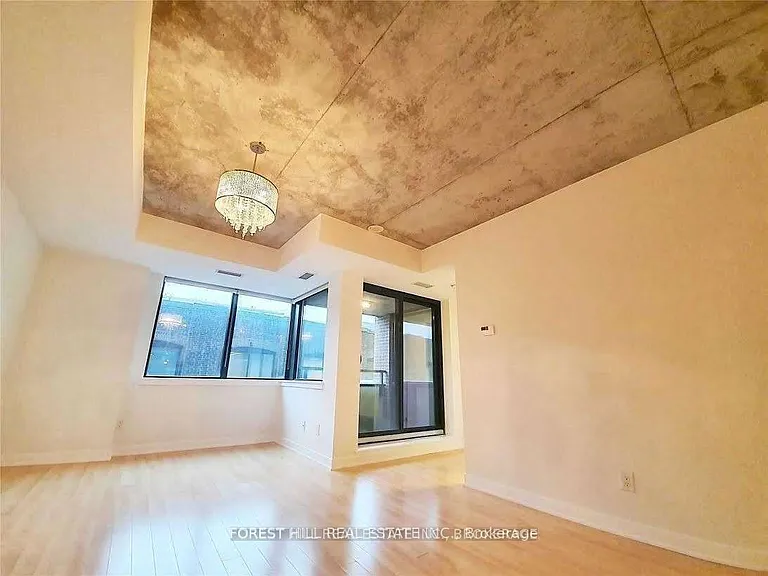 400 Wellington St W #312 — Photo 23