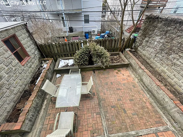 Whitman St — Photo 17