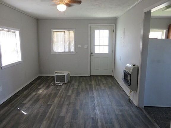 4th image of 909 Ash St