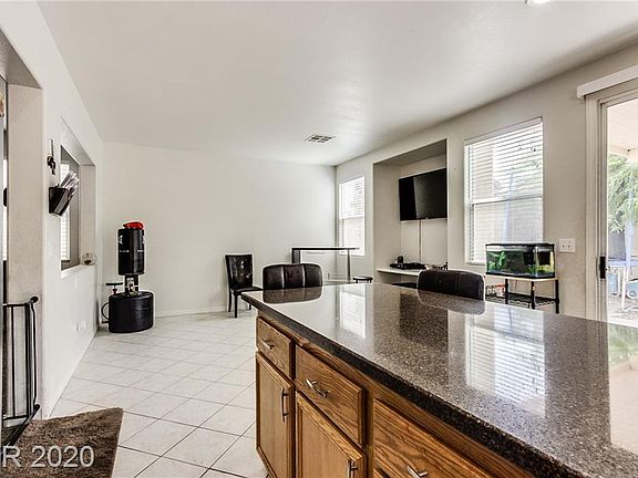 4th image of 4127 Macadamia Dr