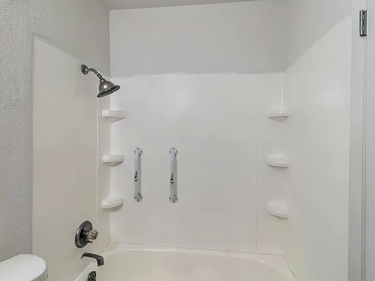 2915 Orchard Ave — Photo 19