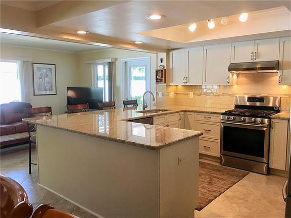3rd image of 6704 Cardinal Dr S