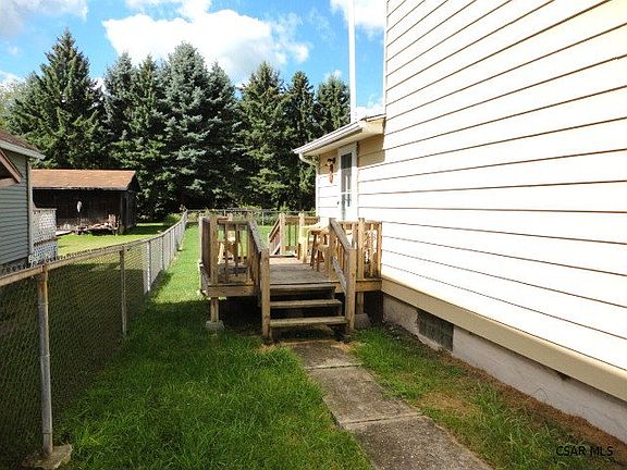 3rd image of 627 McCoy St