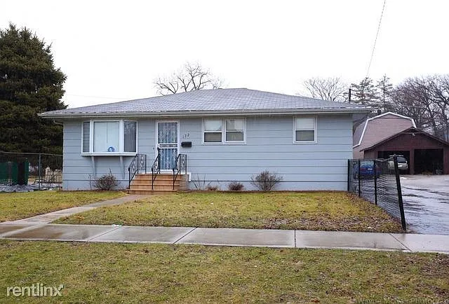 122 Hobbs Ave photo 1