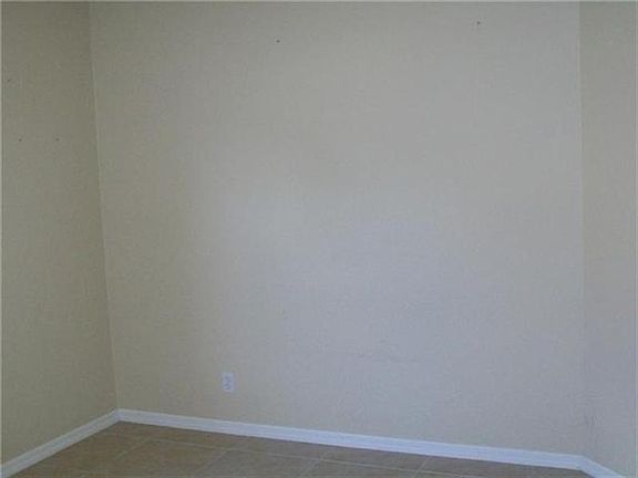 5th image of 2829 Amberwood Ln