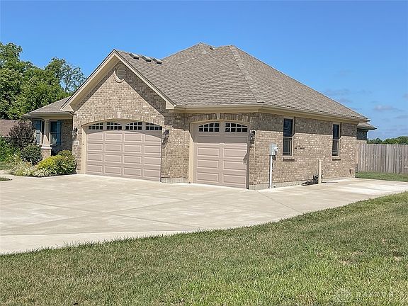 2nd image of 749 Hidden Meadows Dr