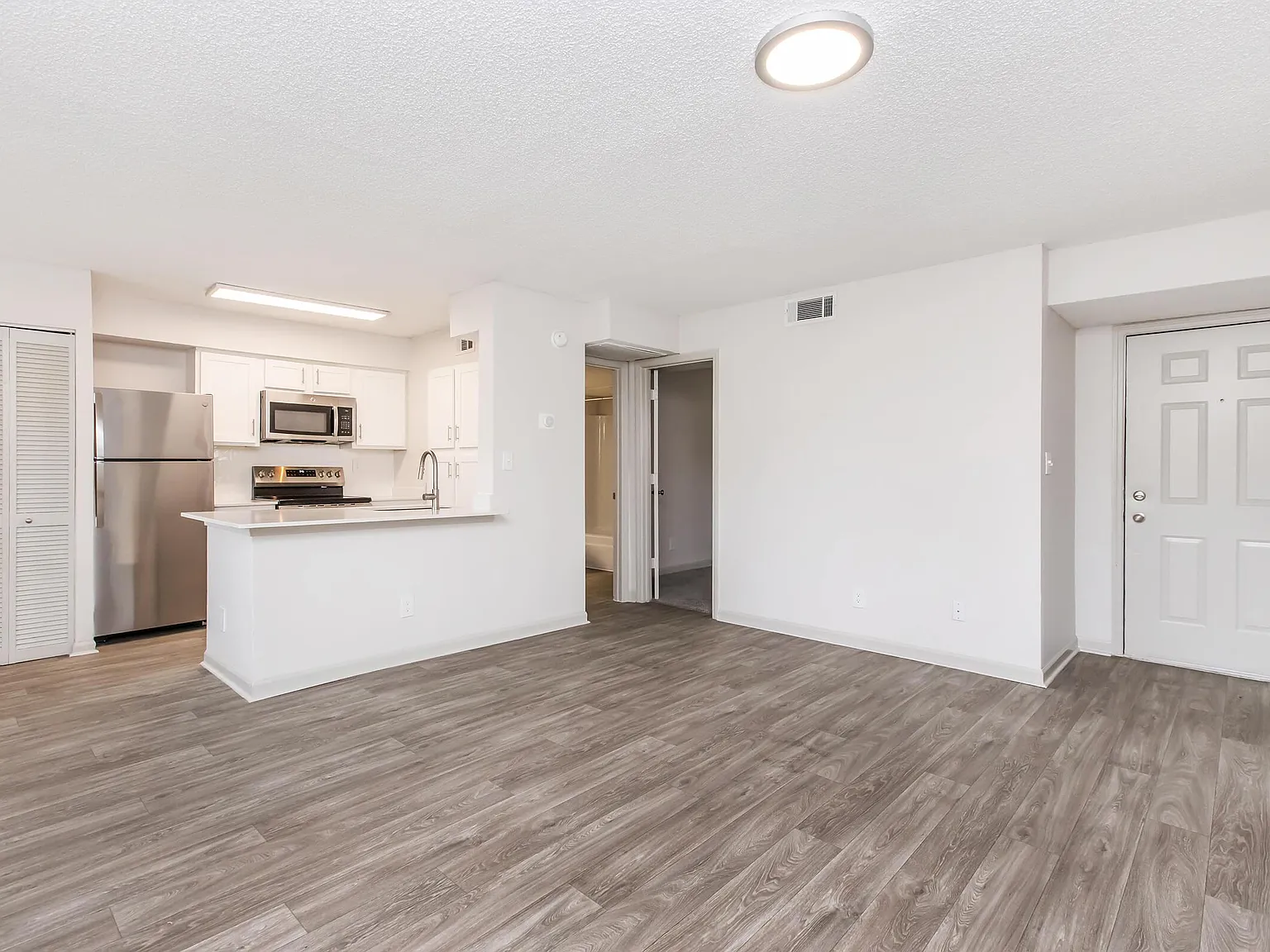 Summerlake Apartments — Photo 4