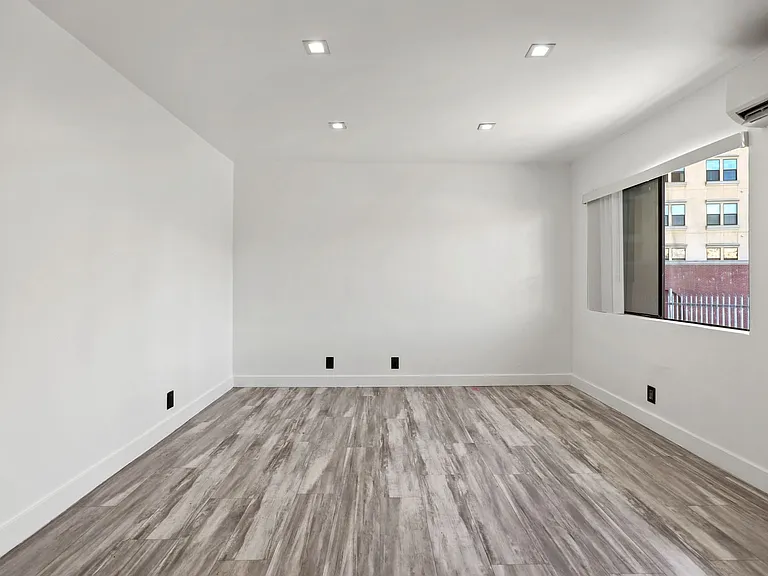 830 Bartlett St — Photo 42