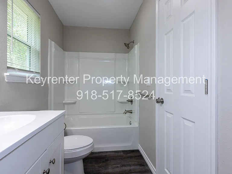 808 N Franklin Ave — Photo 25