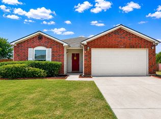 1208 Feather Crest Dr, Krum, TX 76249