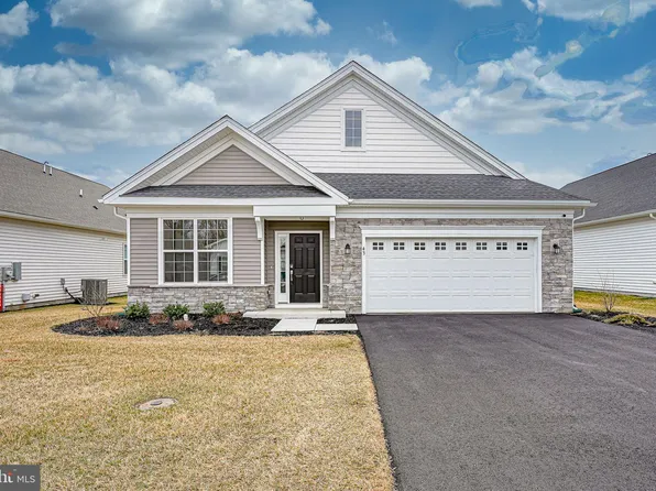 43 Coliseum Dr, Mount Holly, NJ 08060
