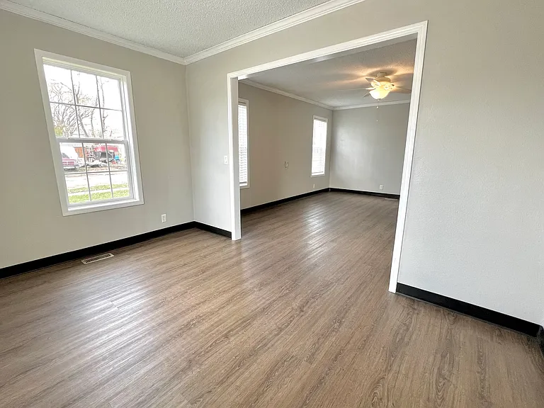 205 S Elm St — Photo 14