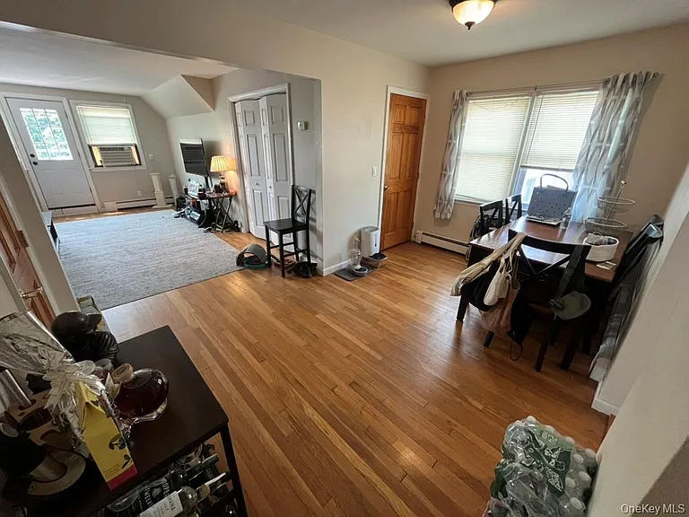 551 W Walnut St #UPPER — Photo 3