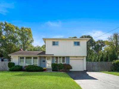 10 Riverdale Avenue, Oakdale, NY, 11769