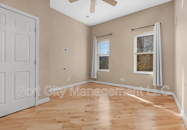 341 S Macon St — Photo 16