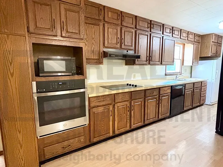 555 Meadow Ln — Photo 6