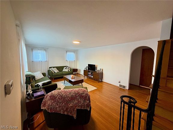 3rd image of 100 Cleveland Rd