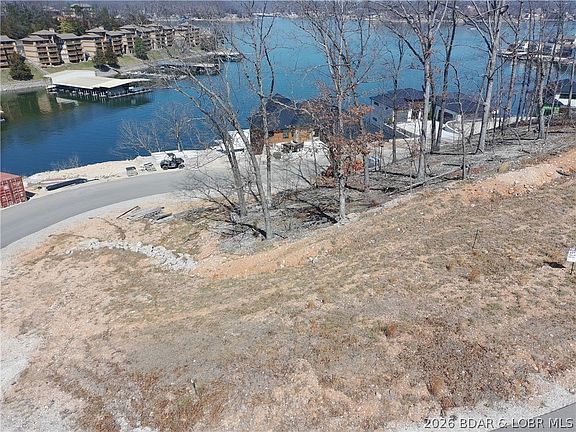 5th image of 18 Redbud Rd