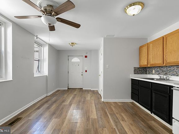 4th image of 3425-27 Conrad St #1